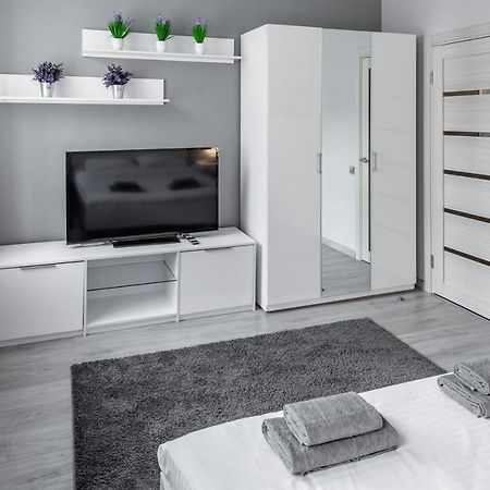 Apartment On Lesya Ukrainka ลวีฟ ภายนอก รูปภาพ