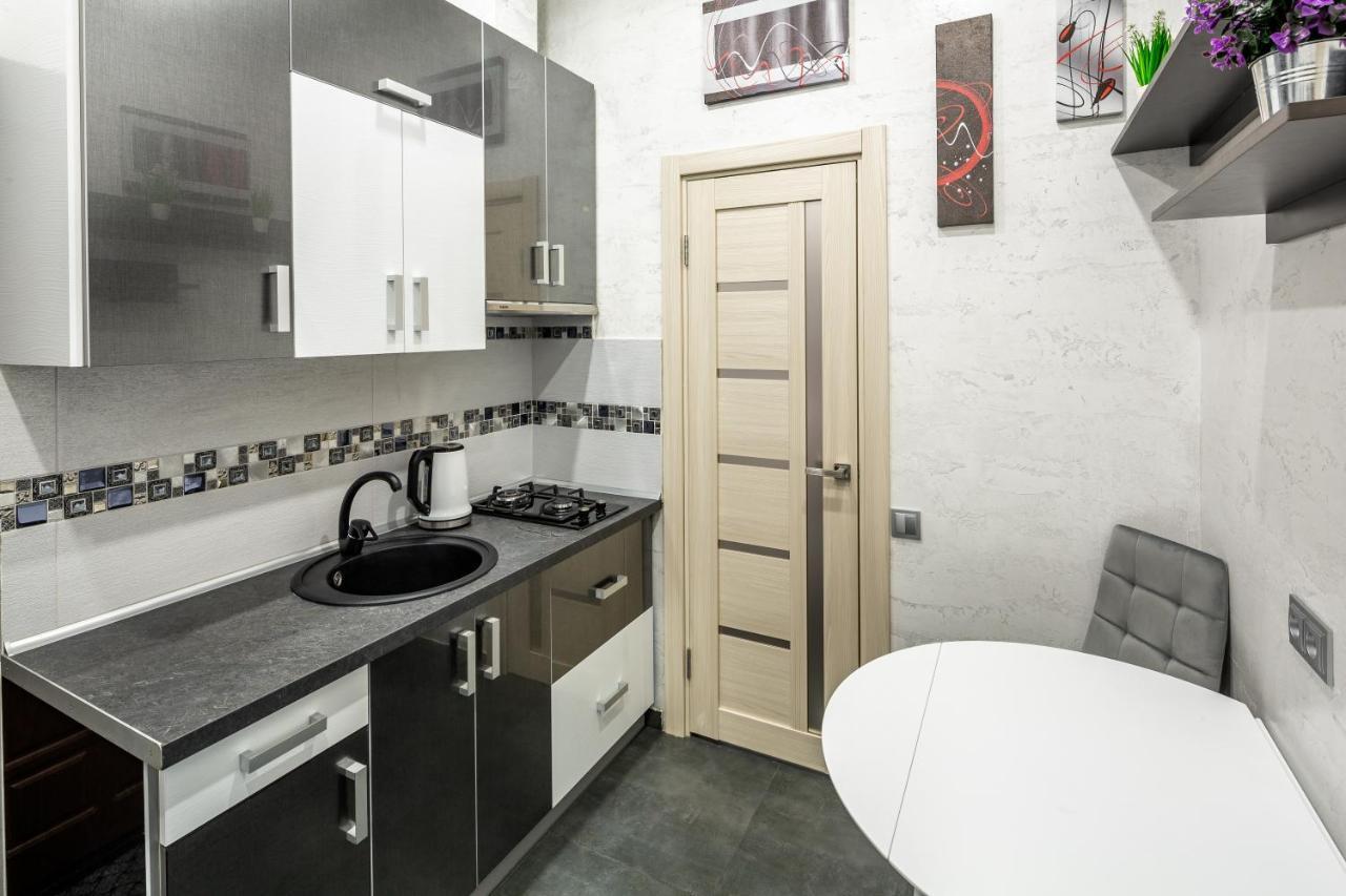 Apartment On Lesya Ukrainka ลวีฟ ภายนอก รูปภาพ