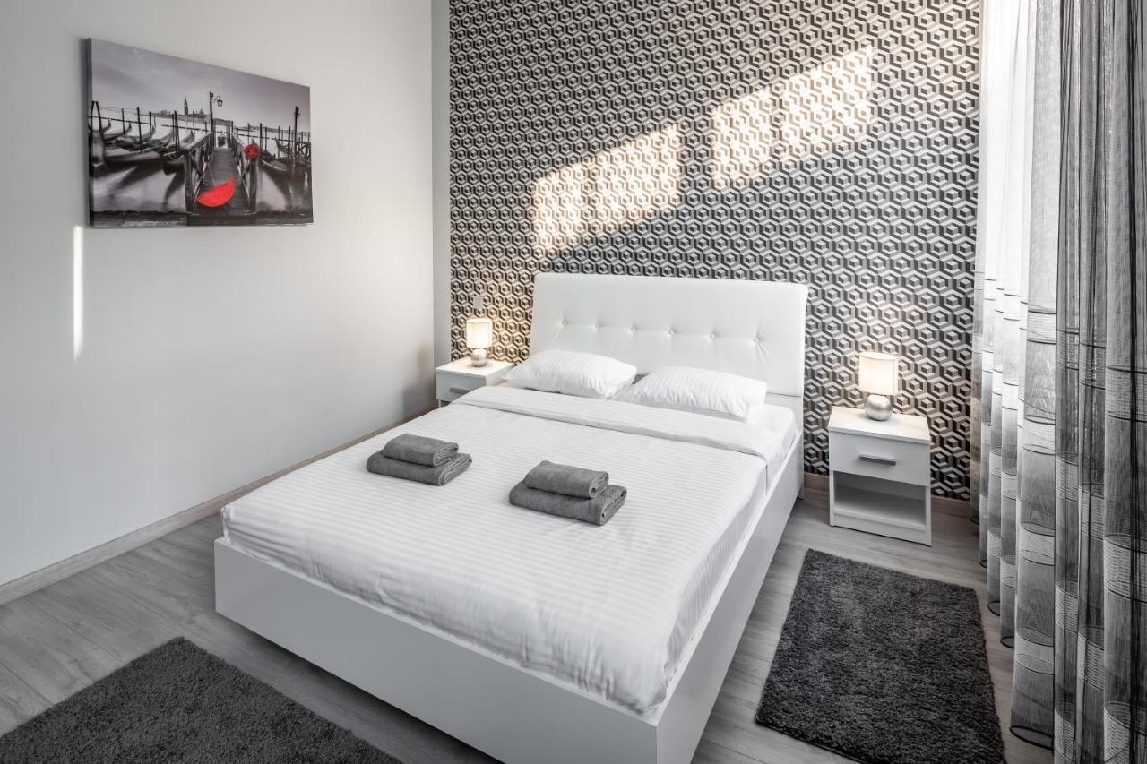 Apartment On Lesya Ukrainka ลวีฟ ภายนอก รูปภาพ