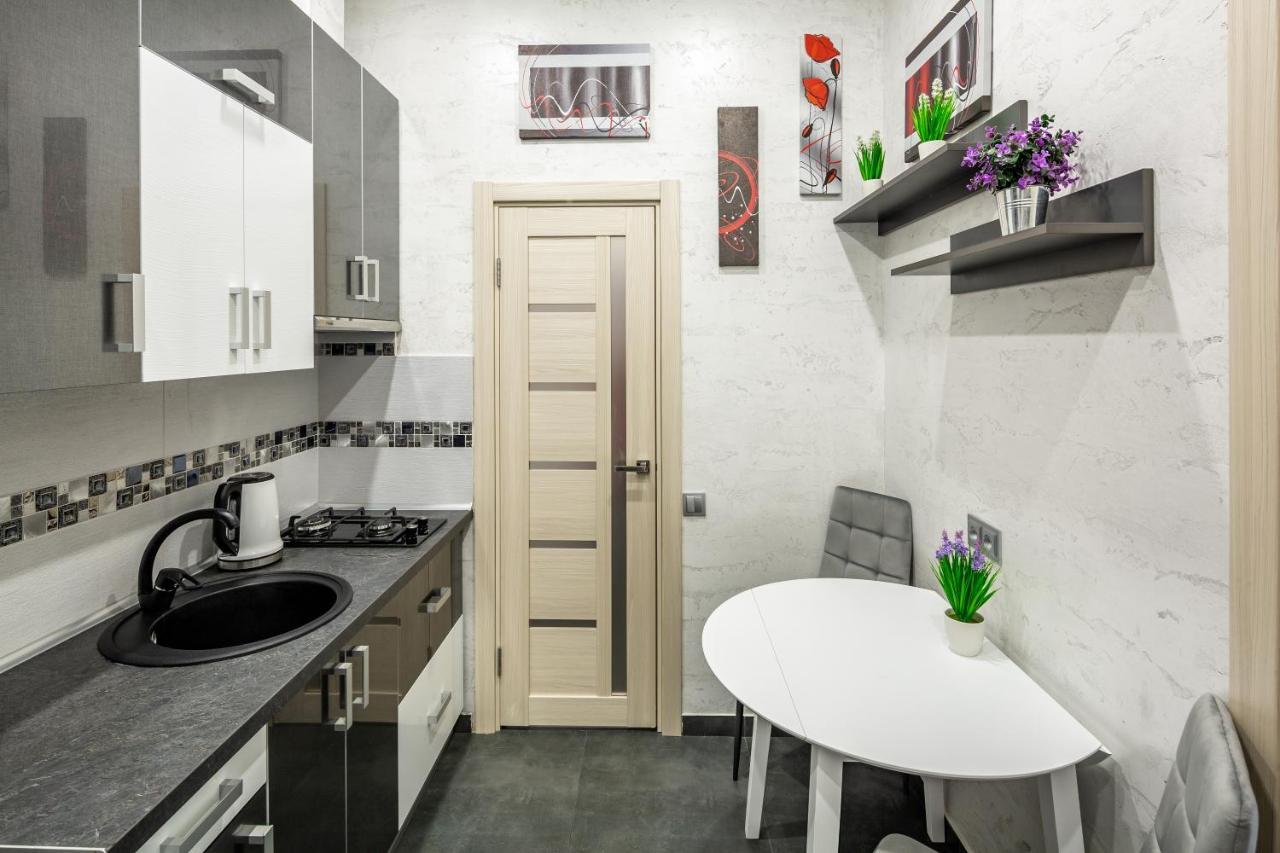 Apartment On Lesya Ukrainka ลวีฟ ภายนอก รูปภาพ