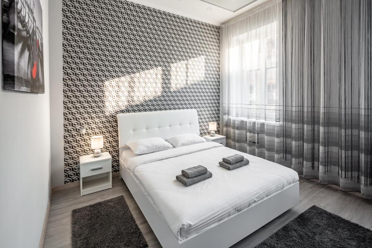 Apartment On Lesya Ukrainka ลวีฟ ภายนอก รูปภาพ