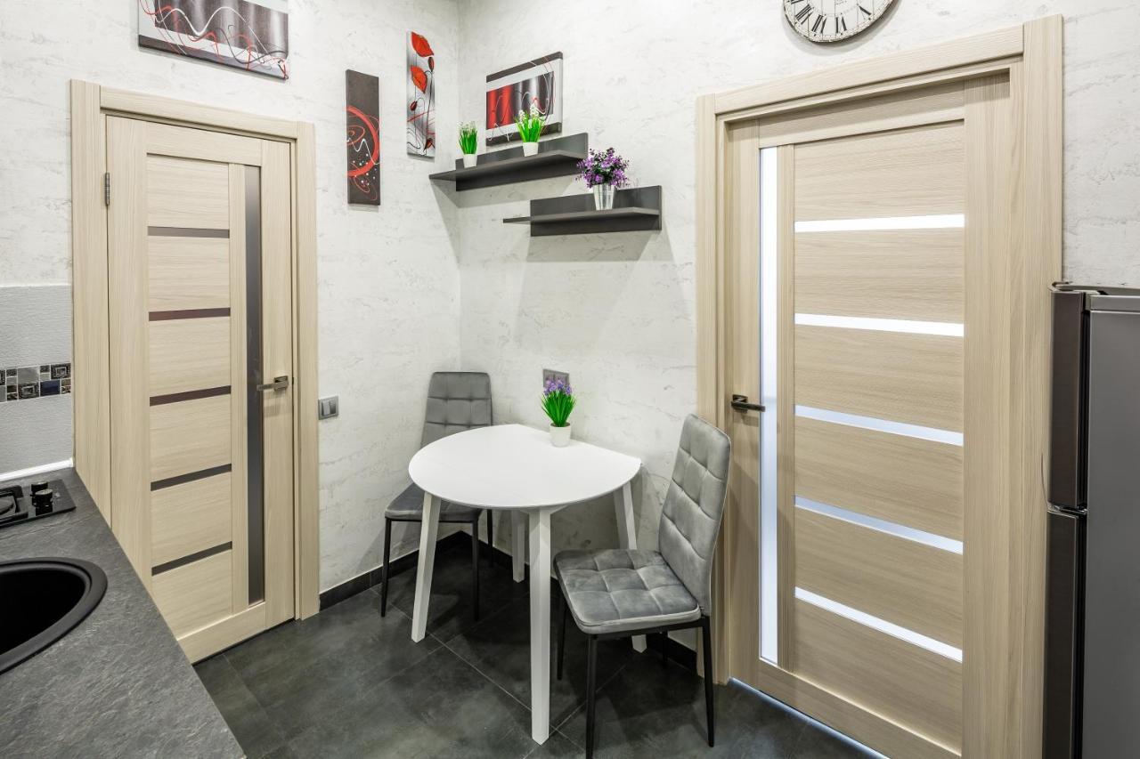 Apartment On Lesya Ukrainka ลวีฟ ภายนอก รูปภาพ