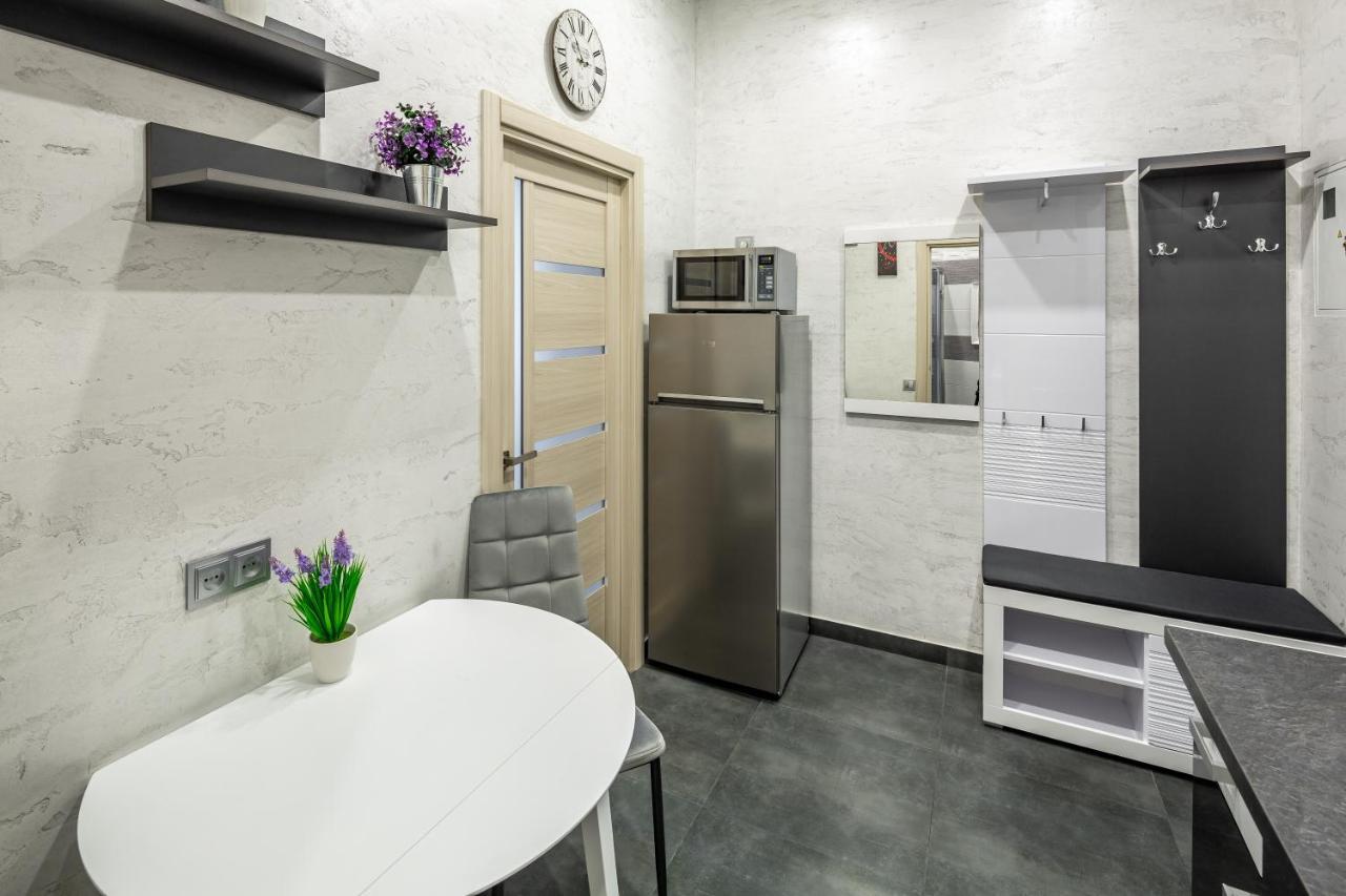 Apartment On Lesya Ukrainka ลวีฟ ภายนอก รูปภาพ